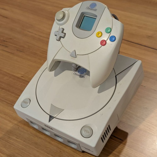 3D Printed Βάση Κονσόλας και Χειριστηρίου με Cable Management για Sega Dreamcast
