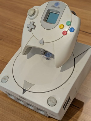 3D Printed Βάση Κονσόλας και Χειριστηρίου με Cable Management για Sega Dreamcast
