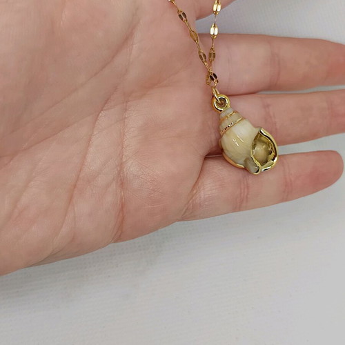 Shell necklace made of stainless steel like new, beige and gold