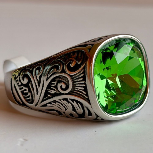 Green Emperor Signet Ring brand new, 316L stainless steel, emerald green