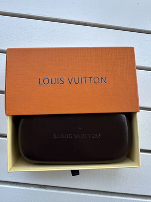 Louis Vuitton sunglasses with box and papers, black