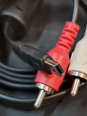 Καλώδιο MiniUSB σε RCA ήχου και εικόνας σαν καινούργιο από BenQ