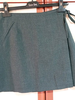 Capricorn gray charcoal wrap skirt like new, ideal for parade