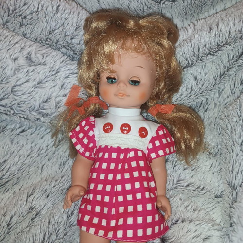 Vintage doll used, excellent condition, missing one shoe