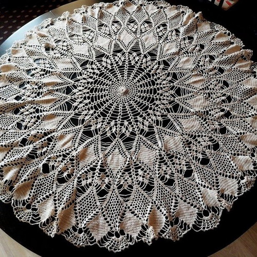 Hand-knitted single-hooked blanket, diameter 117 cm