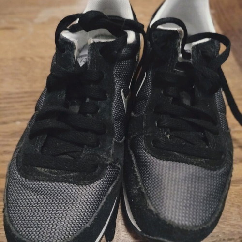 Nike women's athletic shoes used, size 37, black