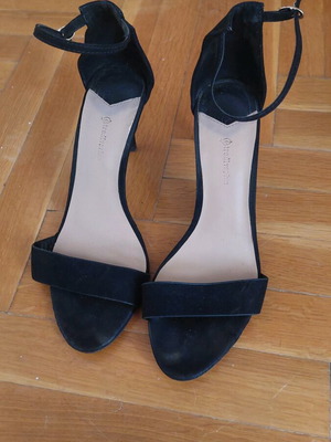 Black sandals used, size 37, 8cm heel Stradivarius