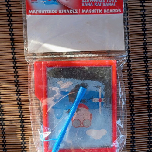 Magnetic board toy