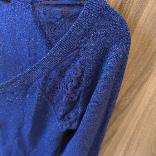 Blouse with lace details blue like new, size M