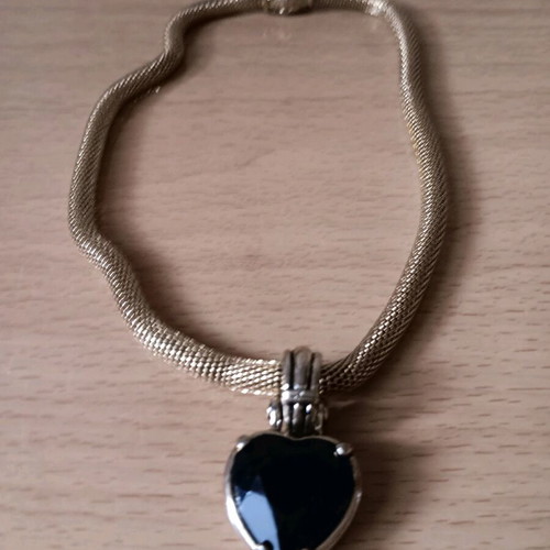 Faux pendant with black heart and magnetic clasp, new