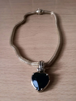 Faux μενταγιόν με μαύρη καρδιά και μαγνητικό κούμπωμα, ολοκαίνουργιο