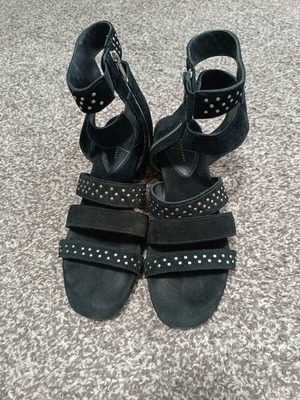 Glamazons black sandals like new