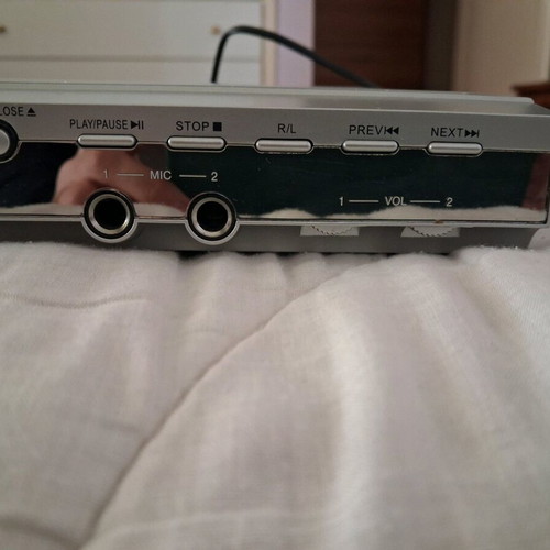 Saecho DVD-CD-MP3 player like new with remote control