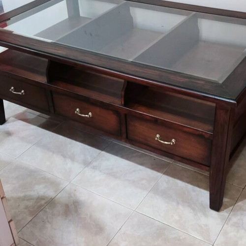 Solid wood coffee table like new with 3 drawers and glass top