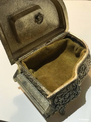 Winding miniature piano used, musical and jewelry box