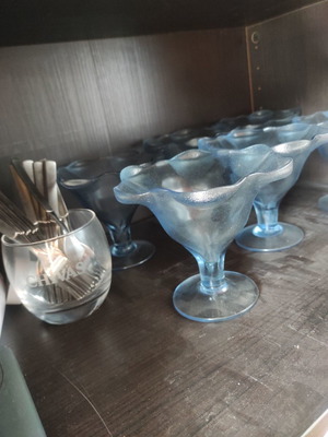 Ice cream bowls set of six, like new, blue