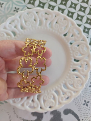 Flower bracelet, gold color