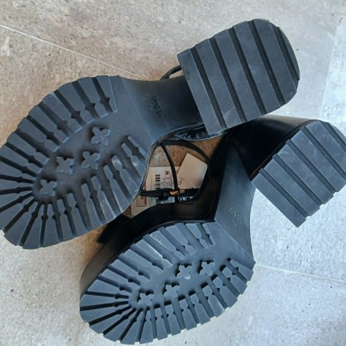 Zara black leather high-heeled sandals new, size 39