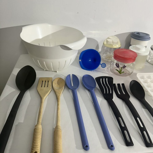 Set of 22 kitchen items