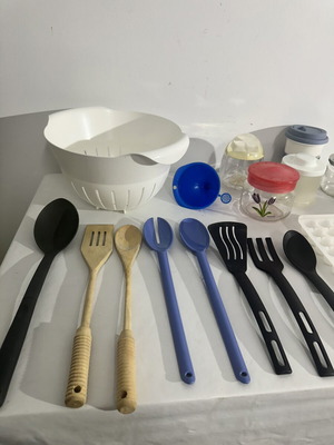 Set of 22 kitchen items