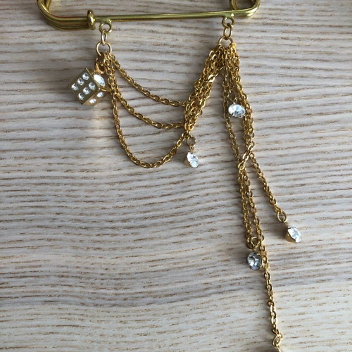 Fo Bijou Pin in excellent condition