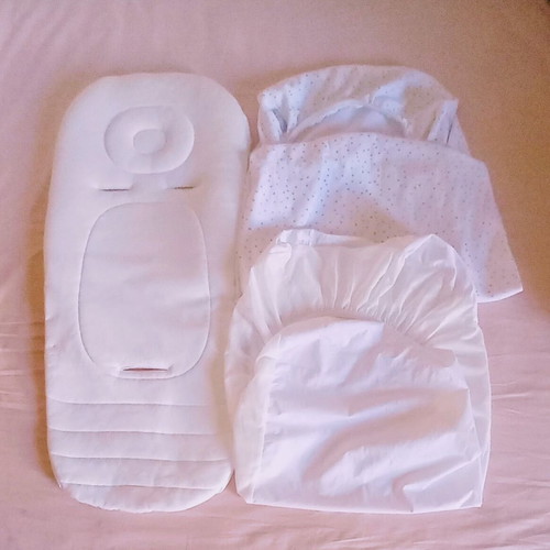 Inglesina Welcome Pad mattress set like new with fitted sheet and underlay
