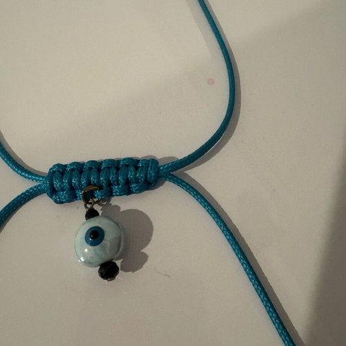 Necklace with blue evil eye like new, adjustable size