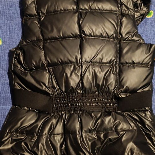 Women's sleeveless black jacket with fur collar and belt like new