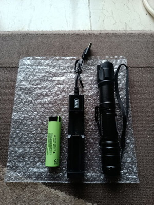 Laser υψηλής ποιότητας με φορτιστή USB και επαναφορτιζόμενη μπαταρία 18650