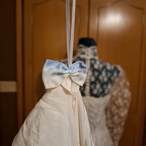 Handmade vintage wedding dress with integrated long train, size Medium, white