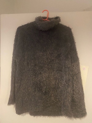 Helmi fuzzy turtleneck like new, dark gray