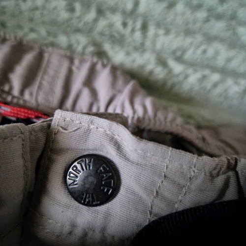 The North Face Convertible 2 in 1 pants/shorts like new, size L