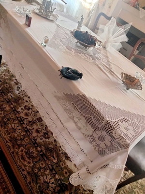 Handmade rectangular tablecloth with crochet lace and azur details