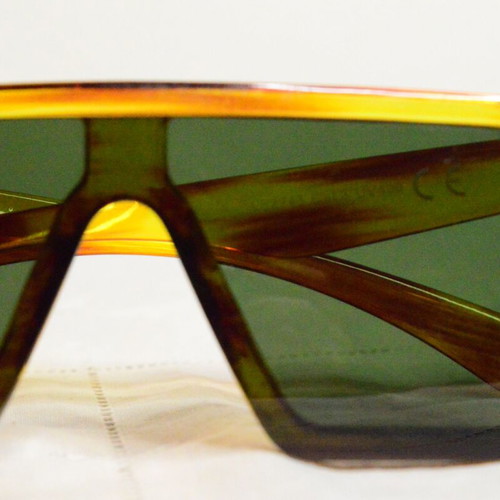 Square sunglasses used yellow and green