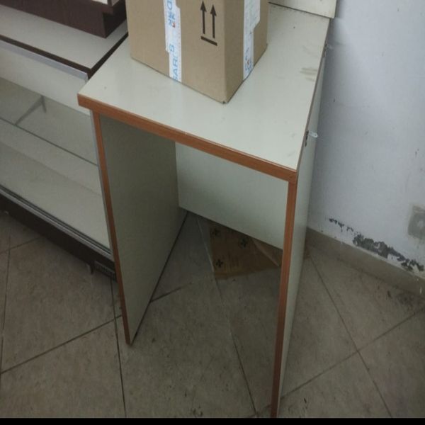 Μικρό γραφείο / βοηθητικό τραπεζάκι