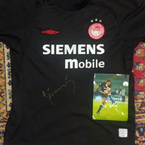 Giovanni Silva de Oliveira The Legend signed collectible jersey like new