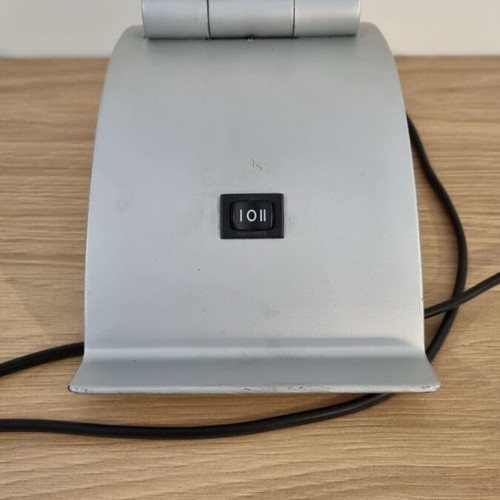 Desk lamp like new with 2 lighting levels and bulb