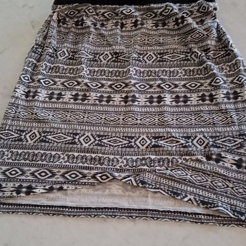 Calliope mini skirt with geometric patterns, like new, size M