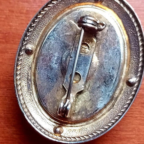 Vintage brooch used with black stone and silver frame