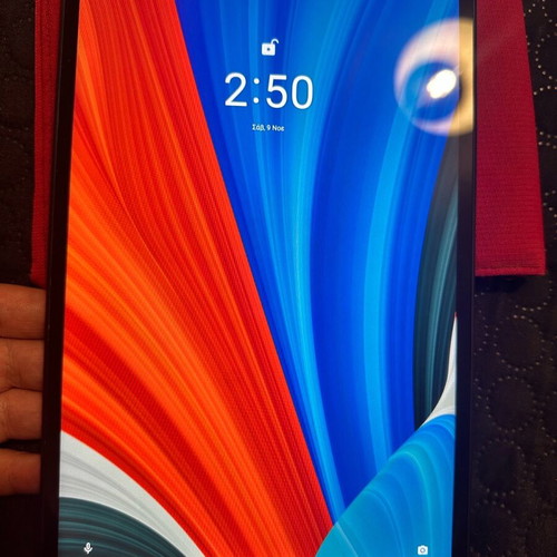 Lenovo tablet with 10’’ screen, almost new