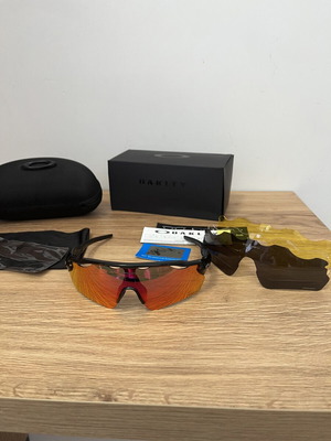 Oakley Radar Sunglasses new with three extra lenses