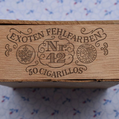Small wooden cigarillo box Exoten Fehlfarben used