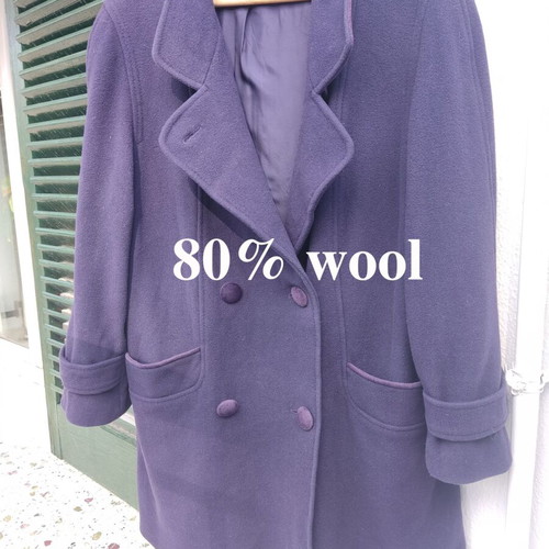 Vintage wool purple coat used, size 40 with velvet details