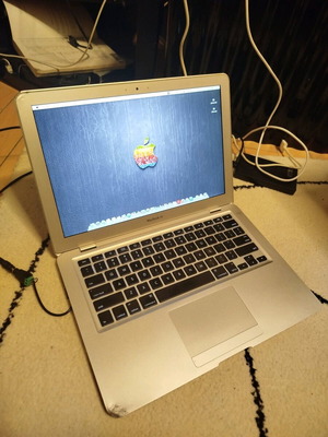 Macbook Air first edition 2008 used with mini HDD and minor damage