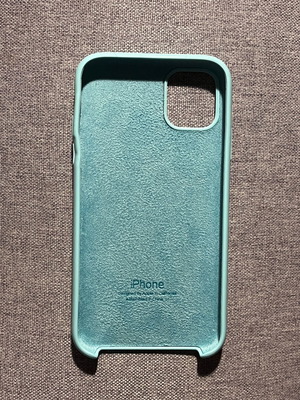 IPhone 11 Apple Case like new