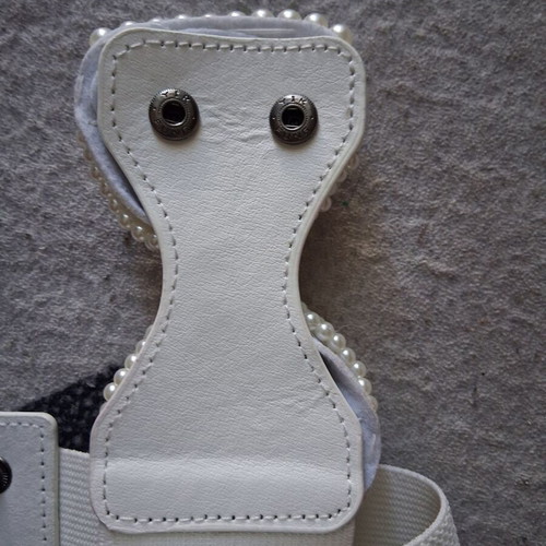 Elastic belt with decorative pearl bow like new, white