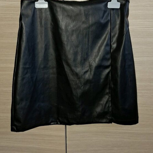 Leather skirt black size L like new