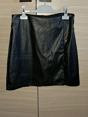 Leather skirt black size L like new