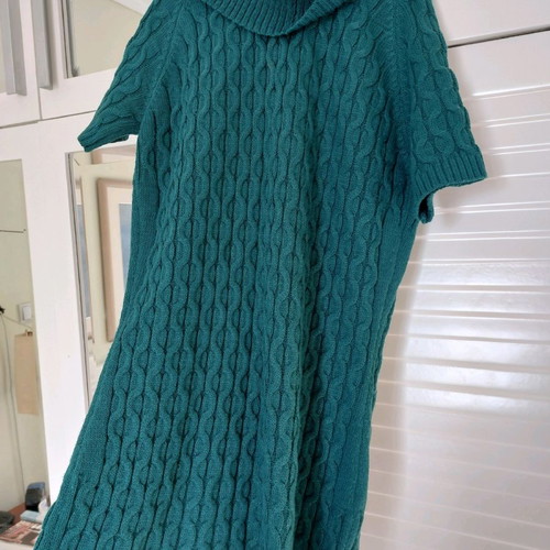 Knit dress used, green cypress color, short sleeves, one size