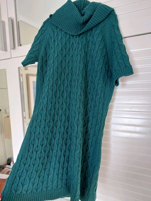 Knit dress used, green cypress color, short sleeves, one size